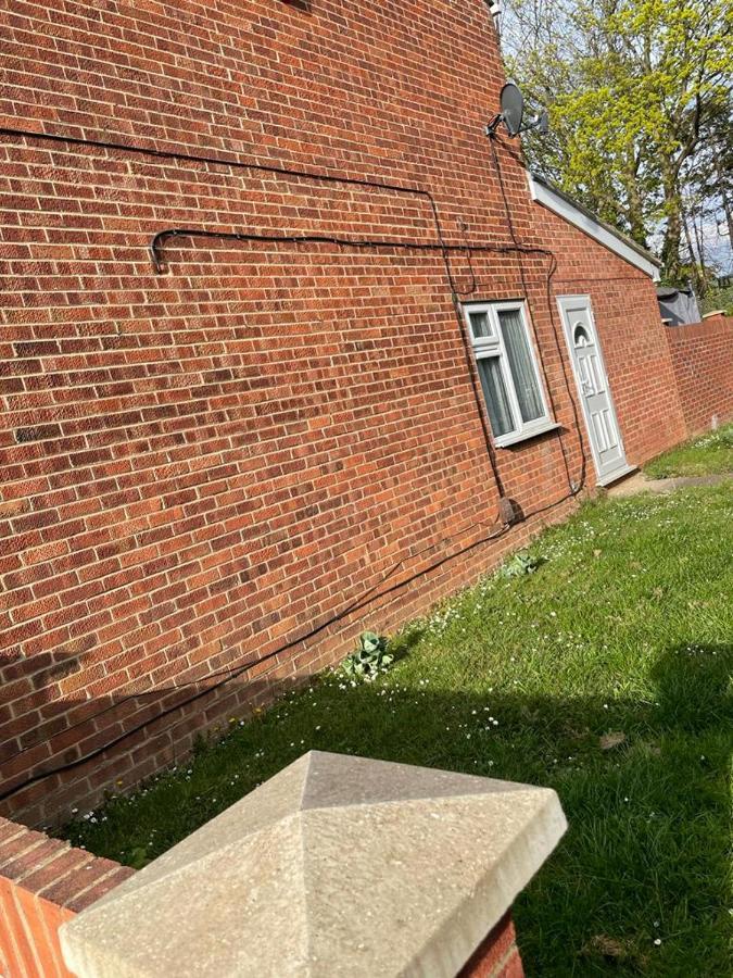 Travel Legend Stays 1 Bedroom Place With Hot Tub Farnham Royal Exteriér fotografie
